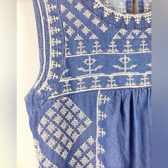 Romeo + Juliet Couture Chambray Embroidered Dress Size XS NWT - Picture 5 of 6